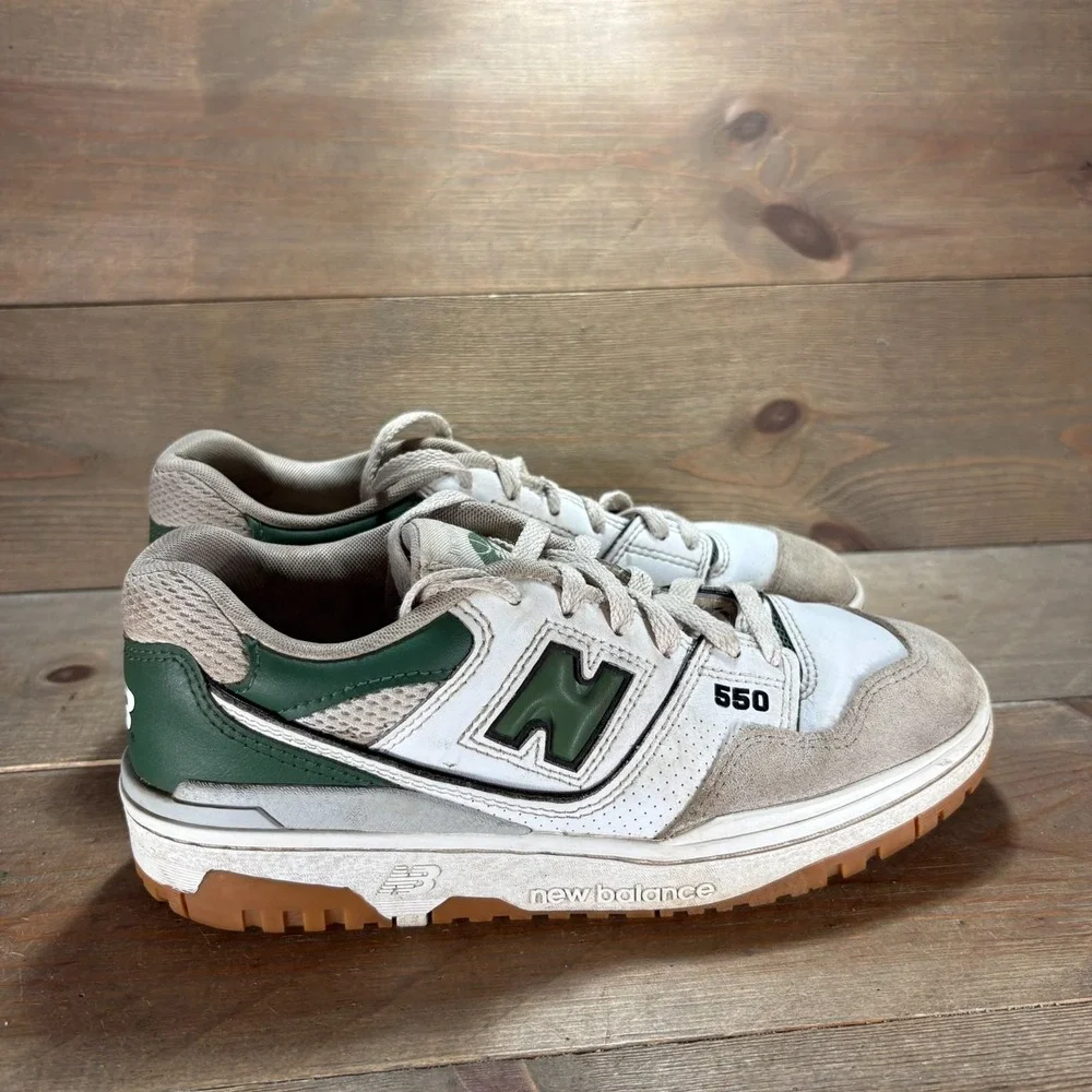 New Balance 550 Boys size 6 shoes White Leather Green Gum Sole sneakers